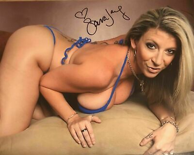 amy roser add British upskirt panty pervert photo