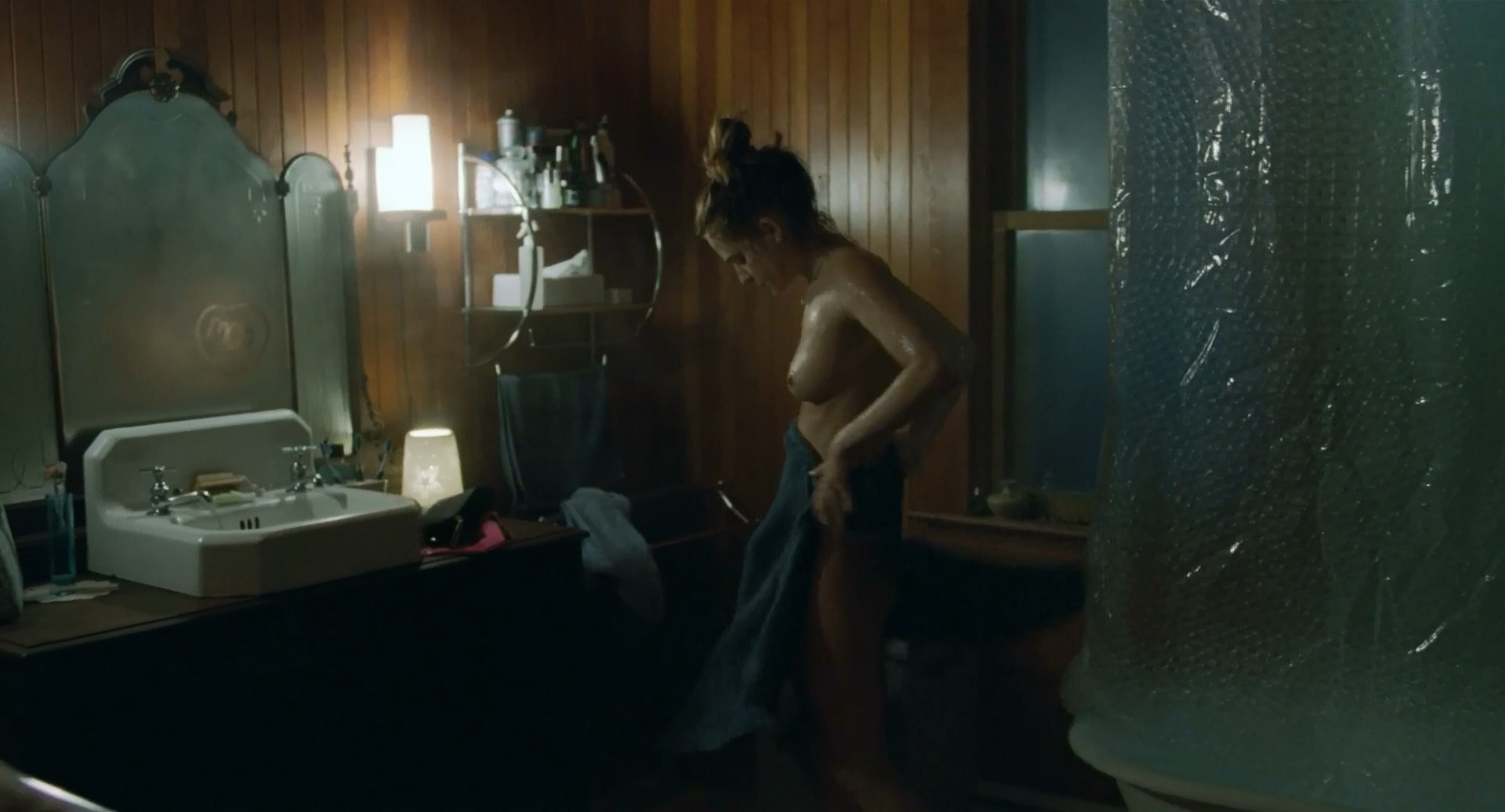 aarti johar add riley keough butt image