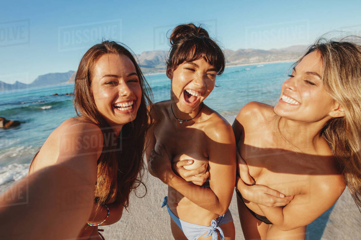 bill capel add topless friends photo