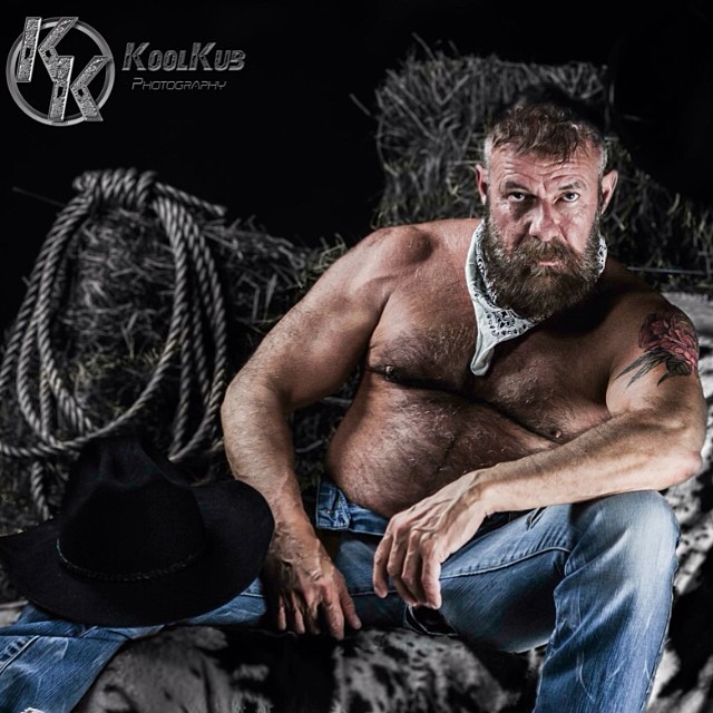 dave garrity recommends Milf quiver charles tomlin add Large breasted naked women photo