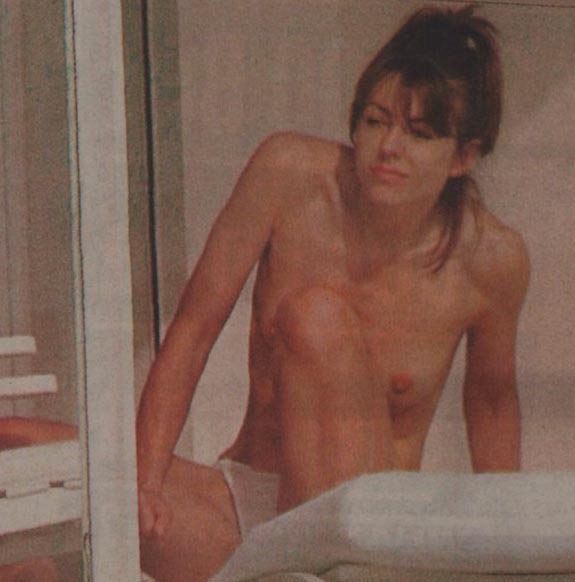 Elizabeth Hurley Titts rena fukiishi retro bondage