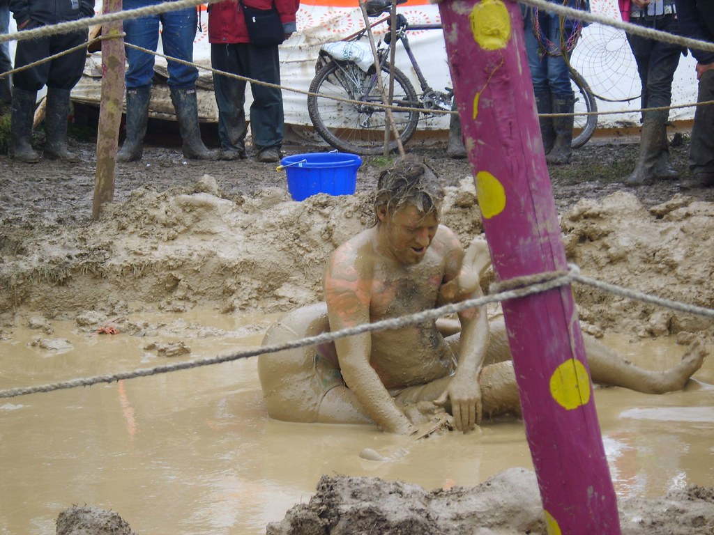 bhupender thakur add naked mud fight photo