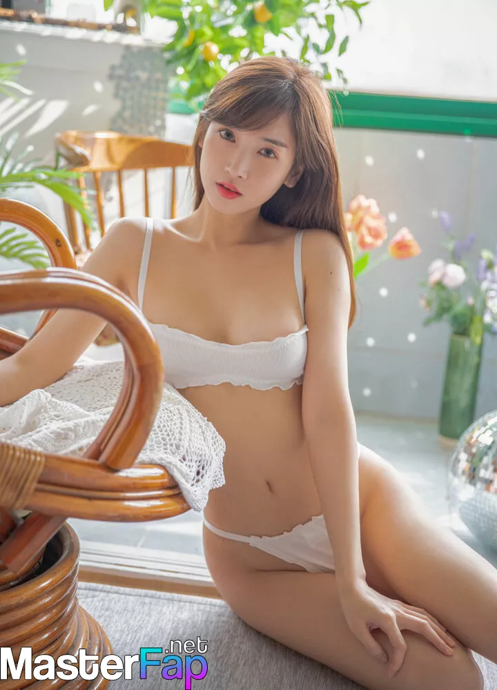 annie comtois add lee haein nude photo