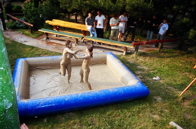 brett heinonen add naked mud fight photo