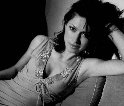 daniel carney add karina lombard sexy image