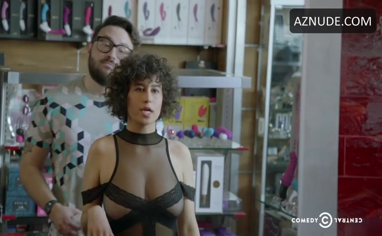 dakota ware add ilana glazer nude photo