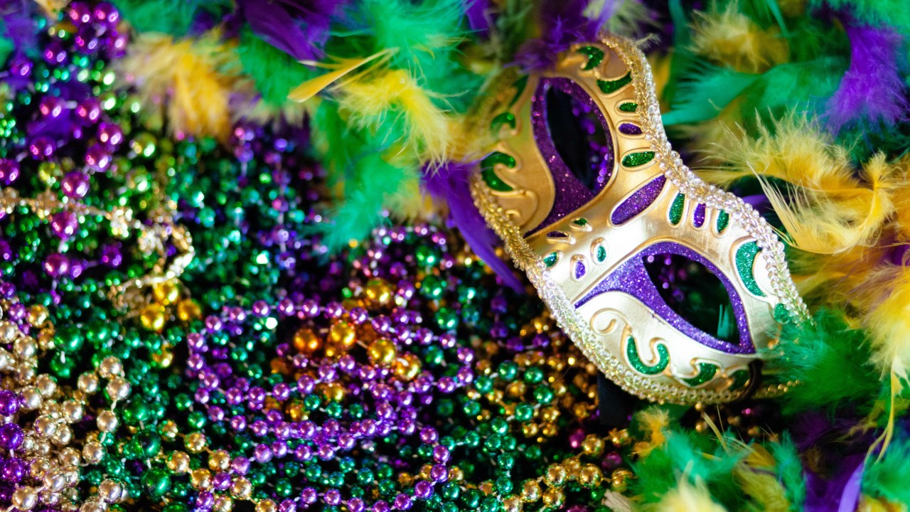 amos mason add mardi gras grope photo