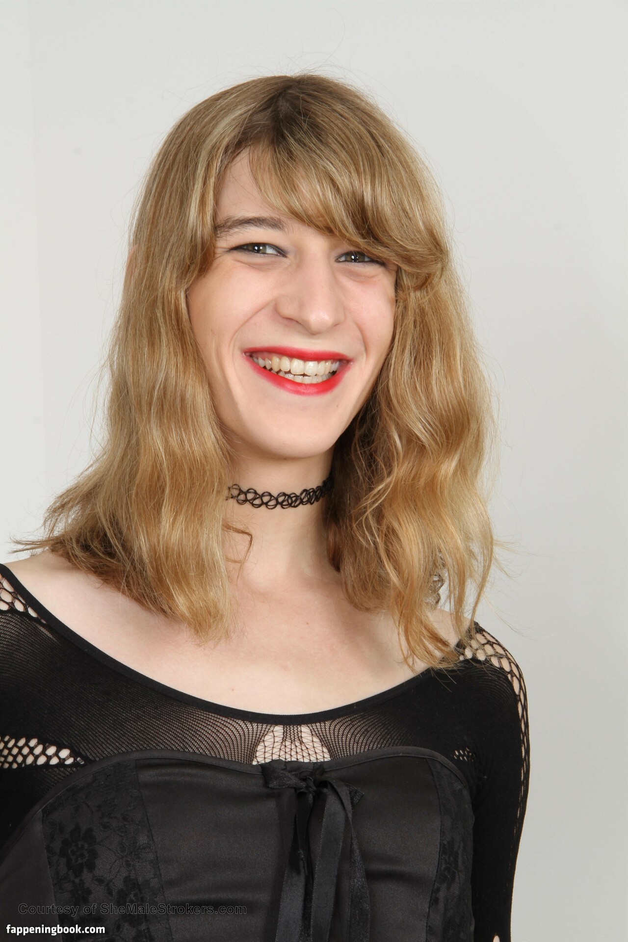 Annie Trappington wca productiin ladyboy barback