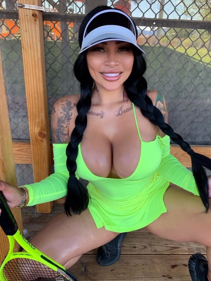Brittanya Razavi Cams jacking and jilling women bent over in thongs