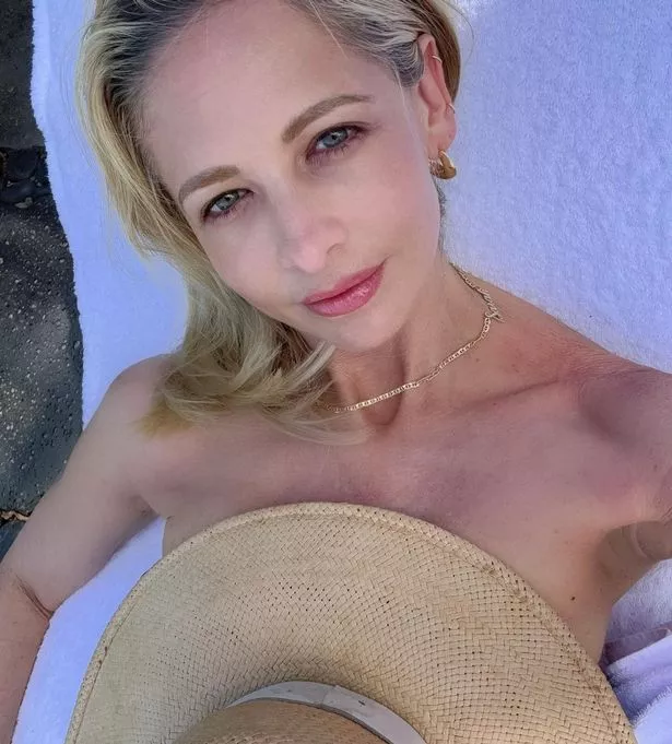 christine harb recommends Cuming on boobs chris ruiz add sarah michelle gellar nip photo