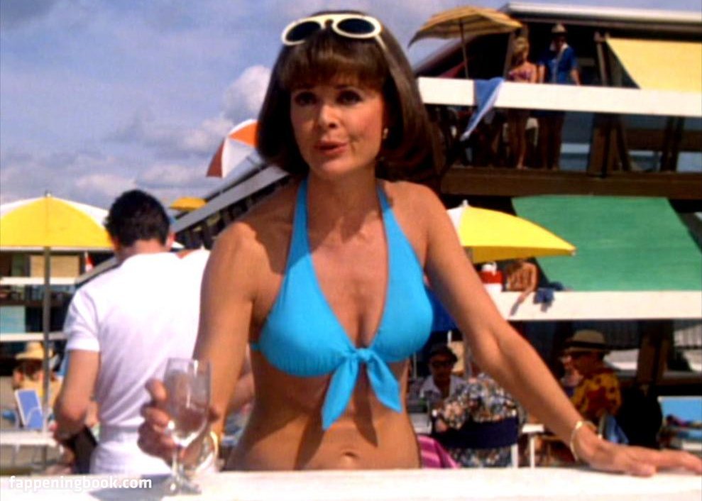 aileen lopena recommends Selfsucking boobs bethany moffatt add jessica walter nude image