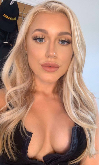 Elle Brooke Nide fake agent blonde a day with porn star